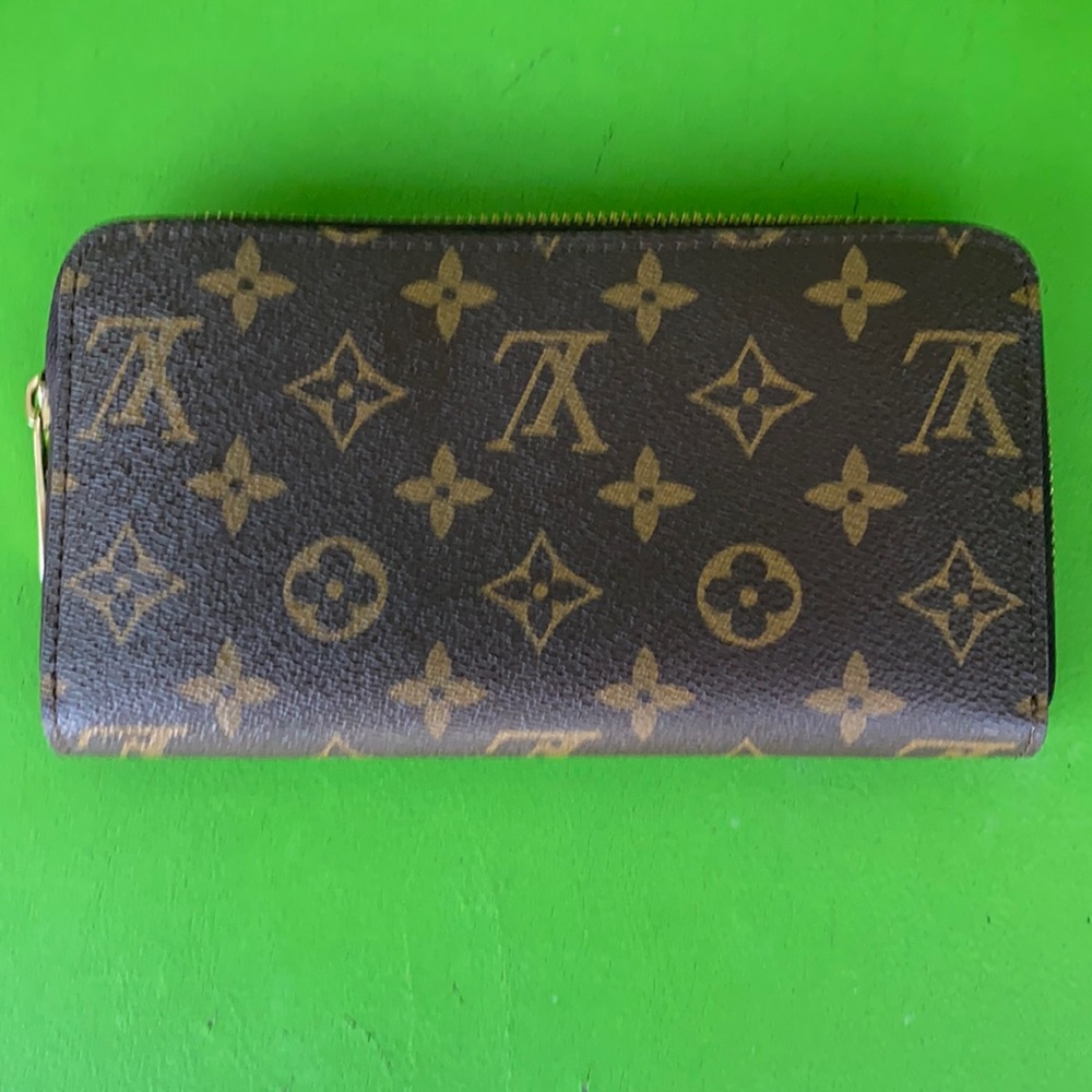 LV Women’s wallet Authentic